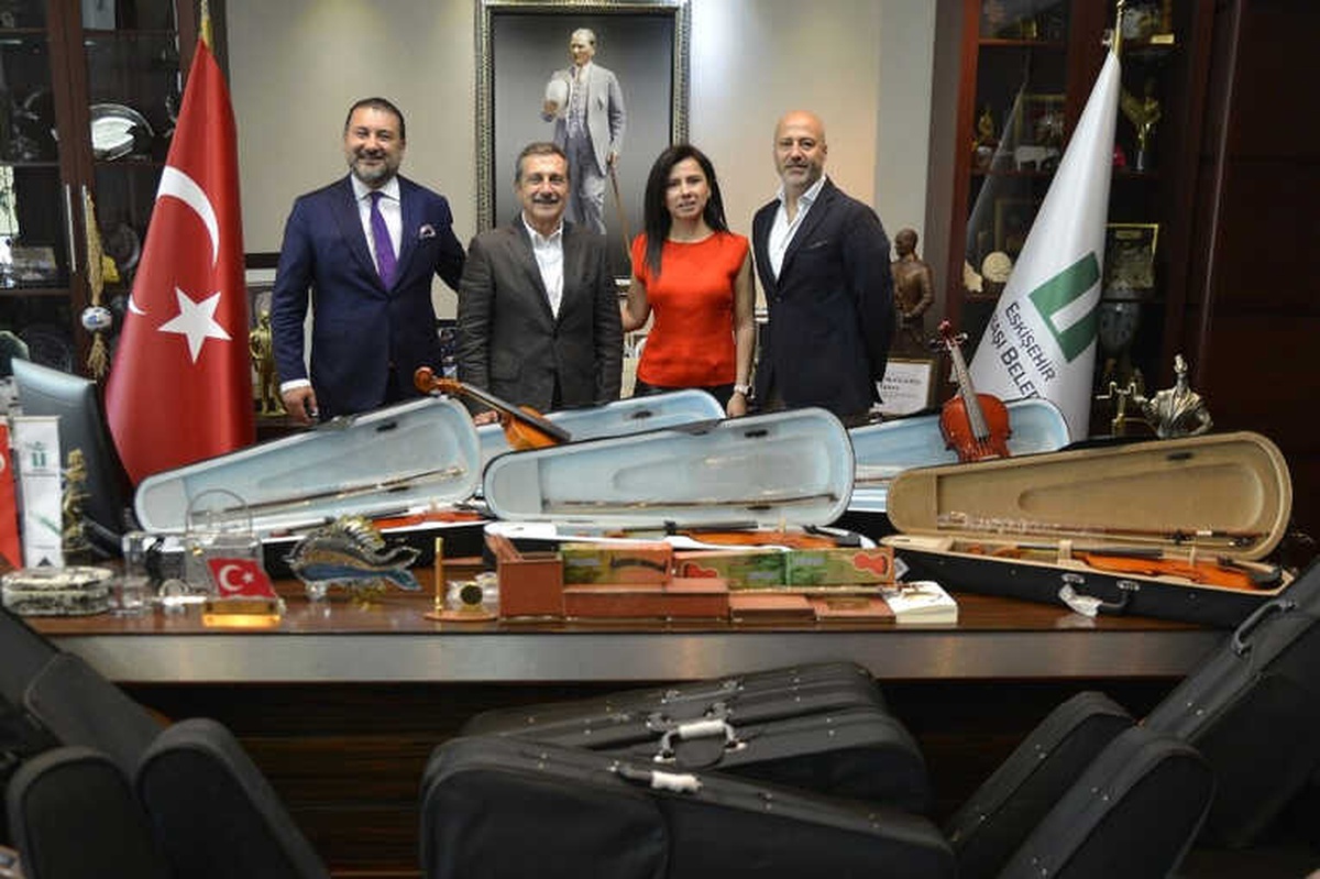 Çocuk Senfoni Orkestrası\'na Bağışlar Sürüyor