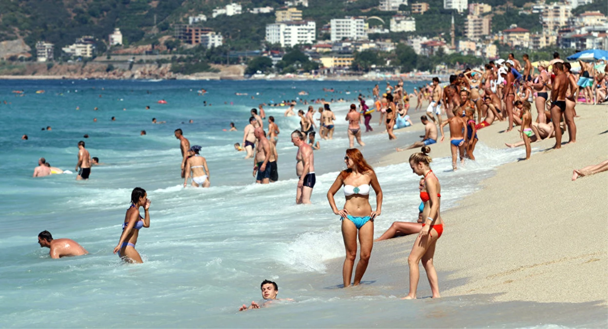 Dışişleri Bakanı\'ndan Turizmcilere "Fiyatları İndirmeyin" Çağrısı