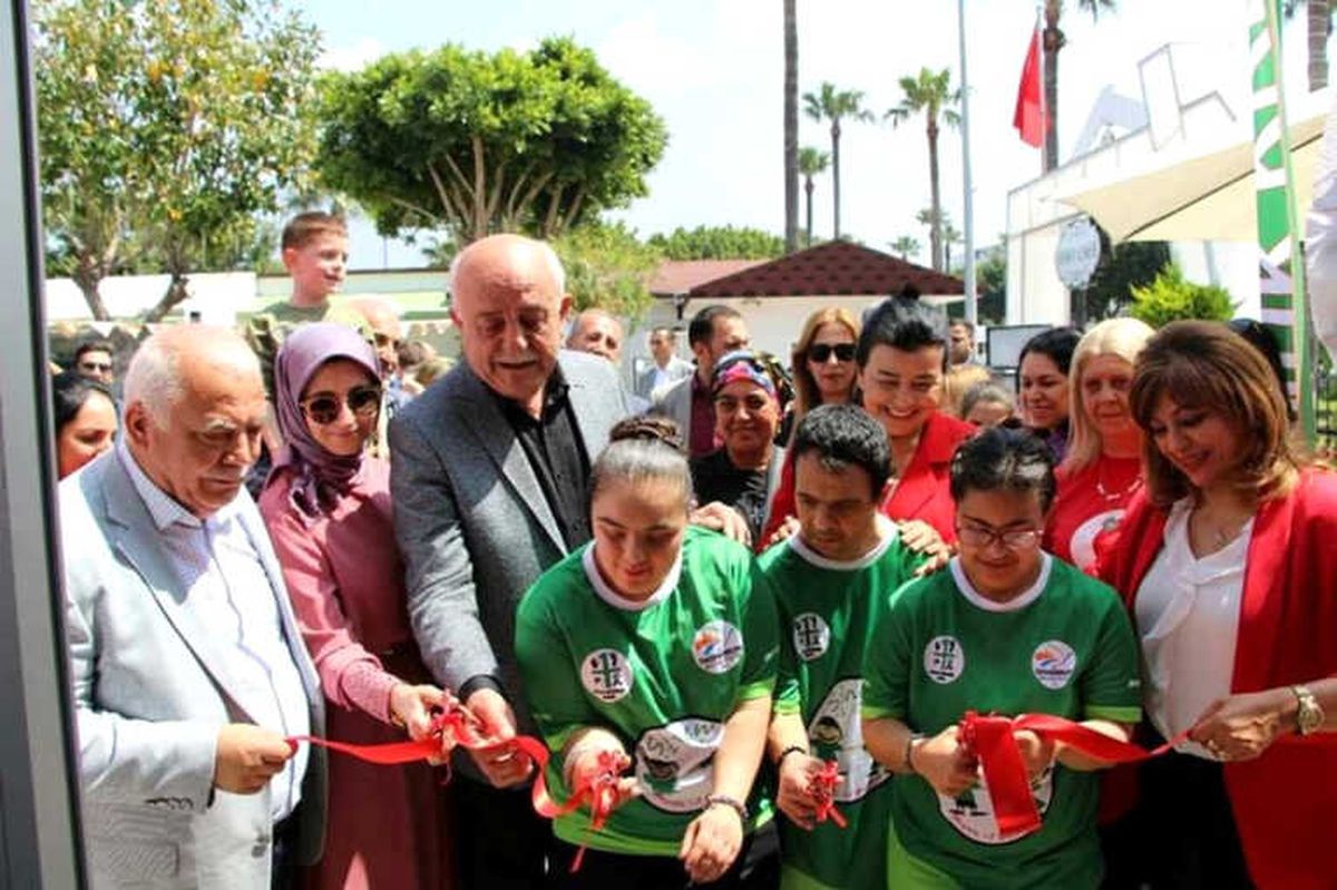 Down Sendromlu Çocuklar Yararına Resim Sergisi ve Kermes