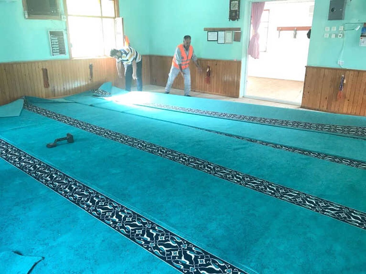 Finike\'de Cami Halıları Yenilendi