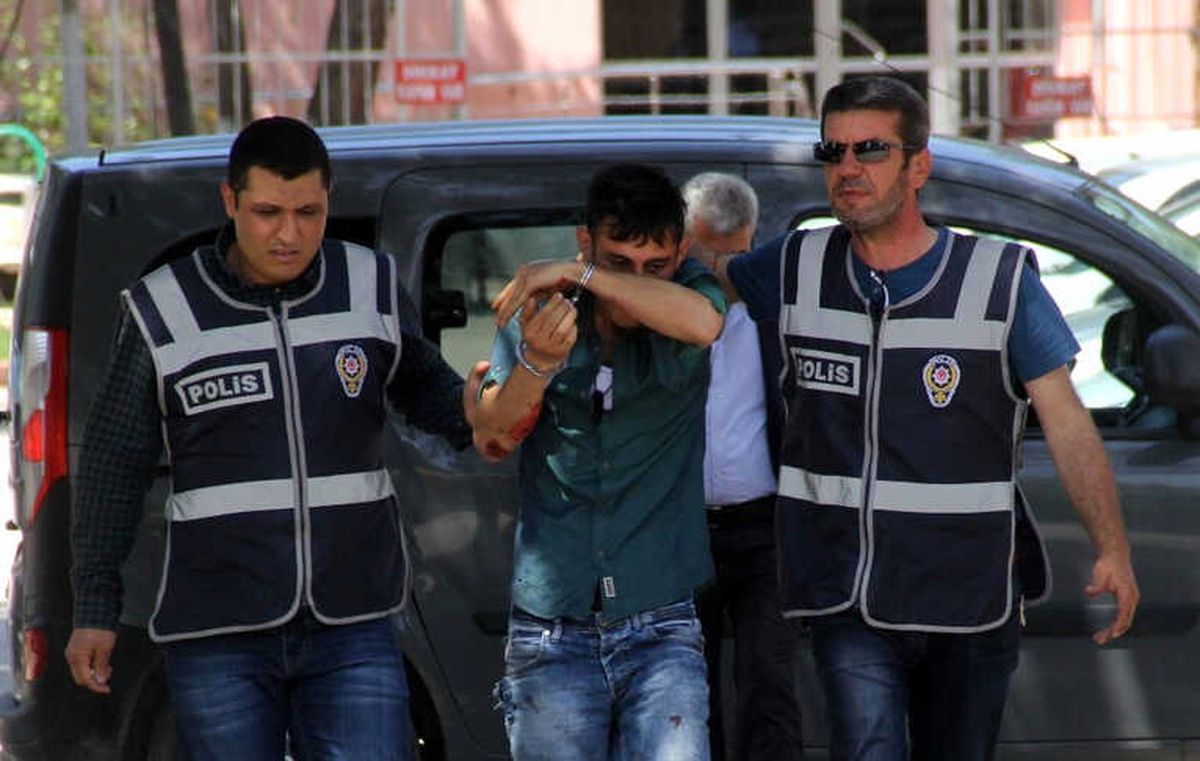 Firari Dolandırıcıyı Sahte Savcı Şakası Yakalattı