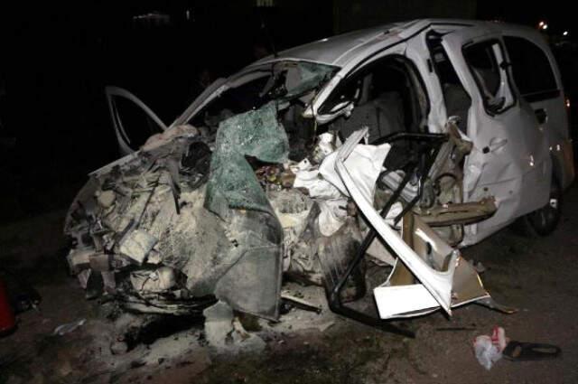 İki Otomobil Birbirine Girdi! Feci Kazada 6 Ölü, 5 Yaralı Var