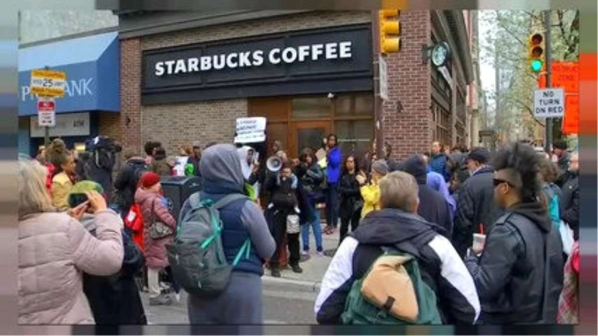 İki Siyahinin Gözaltına Alınması Olayında Starbucks Özür Diledi