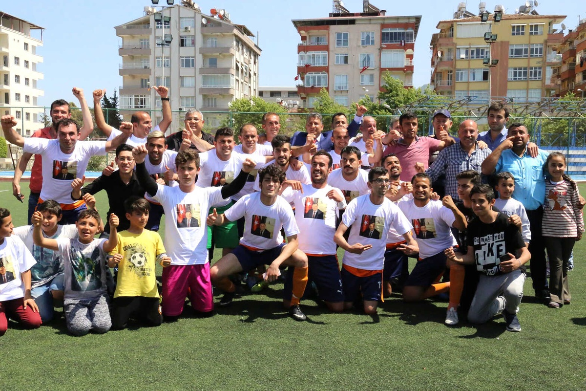 İşitme Engelliler Futbol Takımı Şampiyonluk Kupasını Kaldırdı