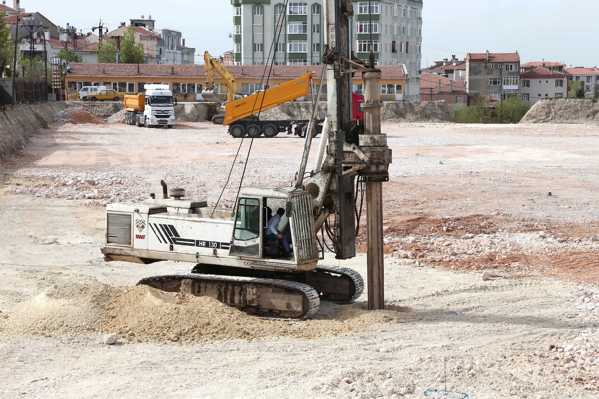 Kapalı Pazar\'da Fore Kazık Çalışmaları Başladı