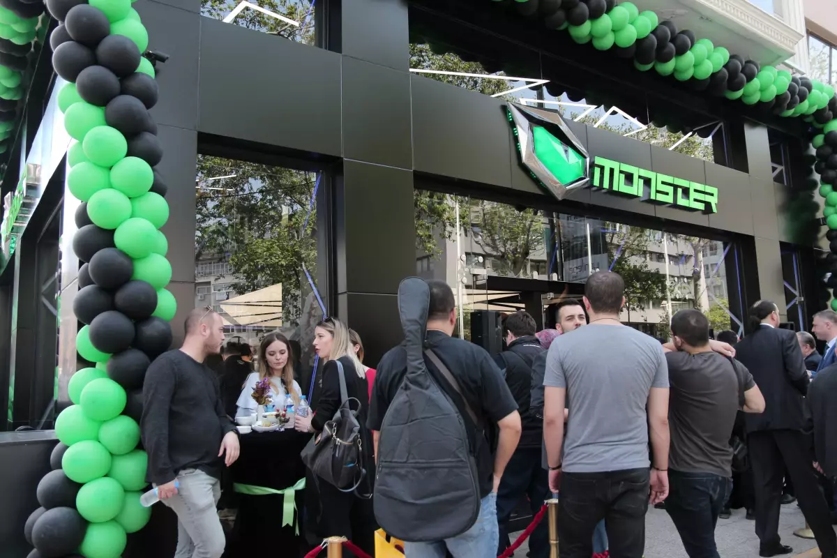 Monster Notebook İzmir Mağazasını Açtı