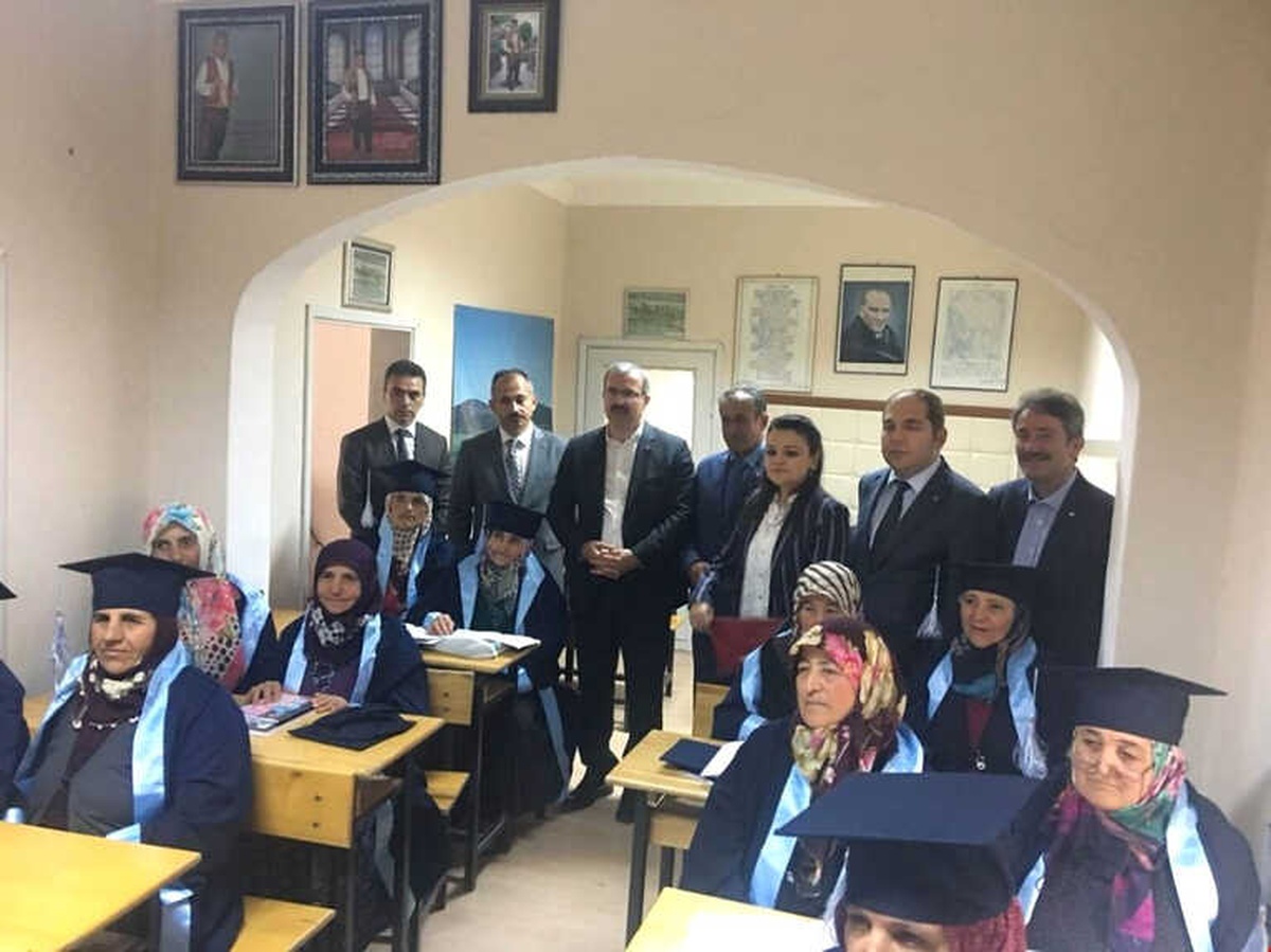 Okuryazarlık Seferberliğinin İlk Mezunları Kep Attı
