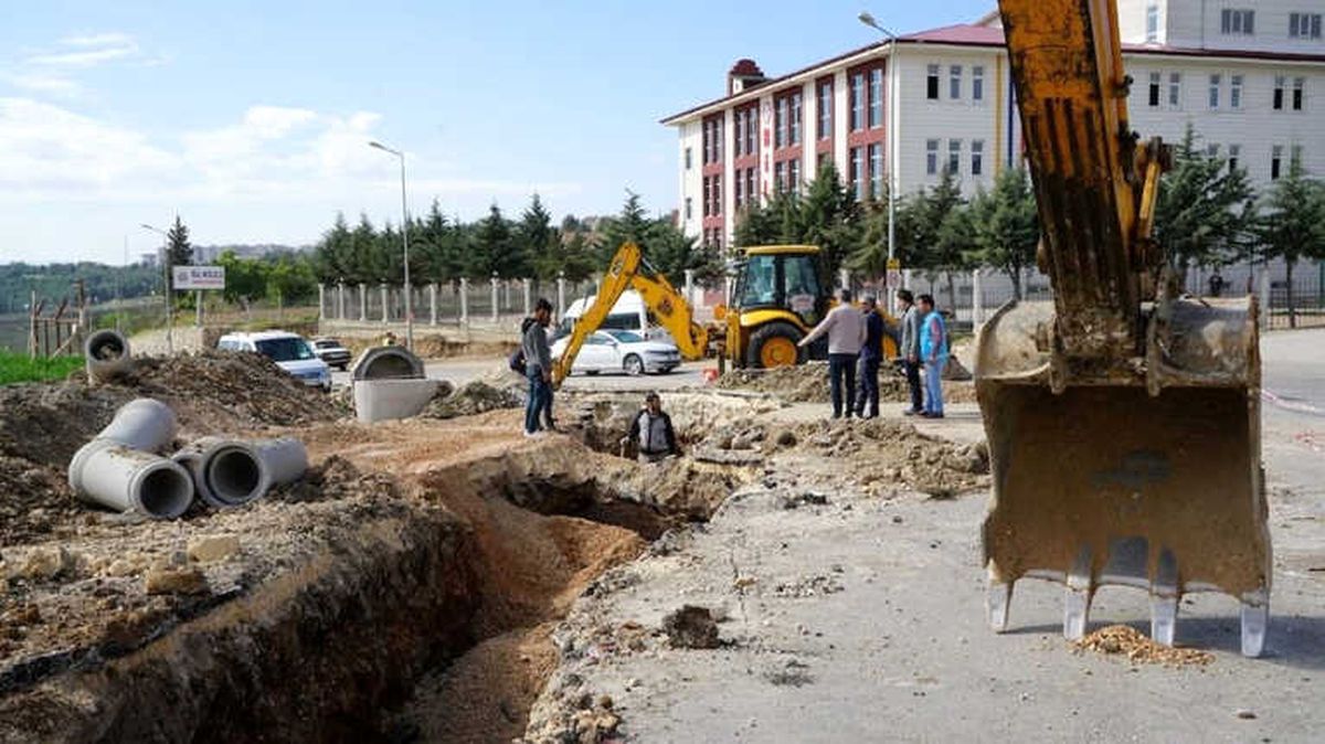 Petrol Caddesinde Altyapı Çalışması Devam Ediyor