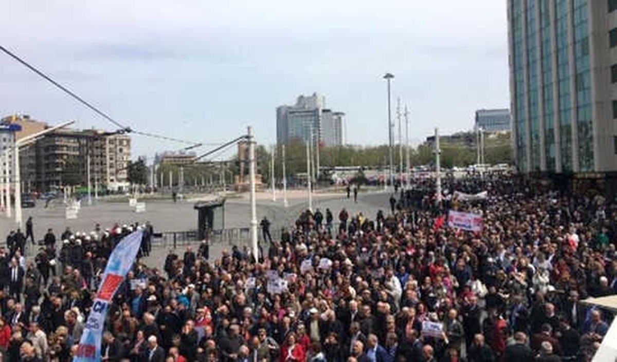 Polis, Taksim\'de CHP\'lilere İzin Vermedi