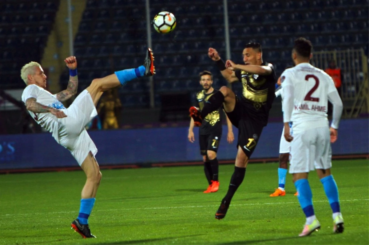 Spor Toto Süper Lig: Osmanlıspor: 0 - Trabzonspor: 2 (İlk Yarı)