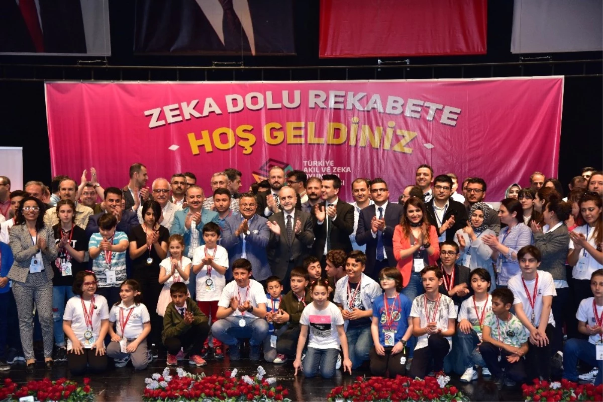 Türkiye Akıl ve Zeka Oyunları Turnuvası Şampiyonları Ödüllerini Aldı