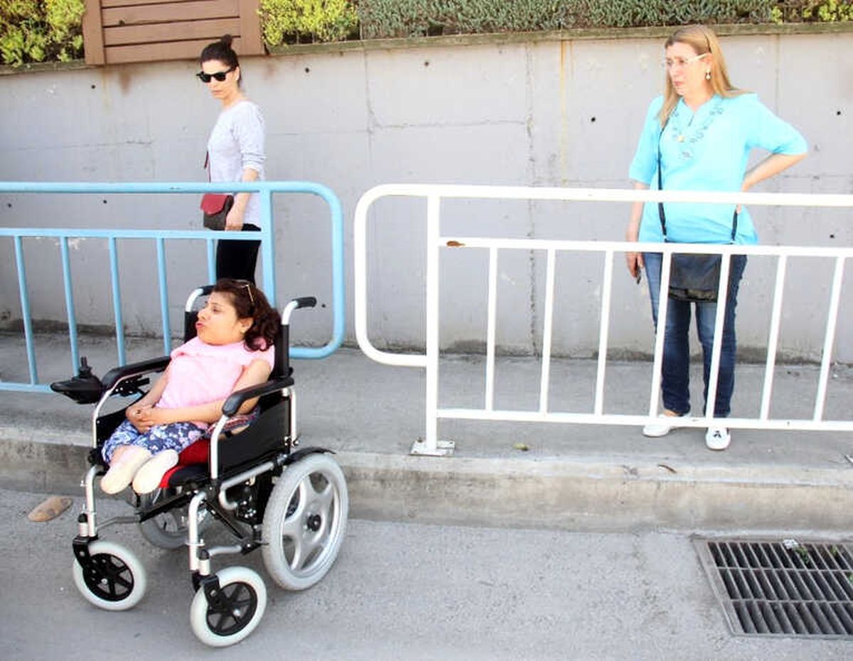 Utanmaz\' Hırsız, Engelli Genç Kızın Telefonunu Çaldı