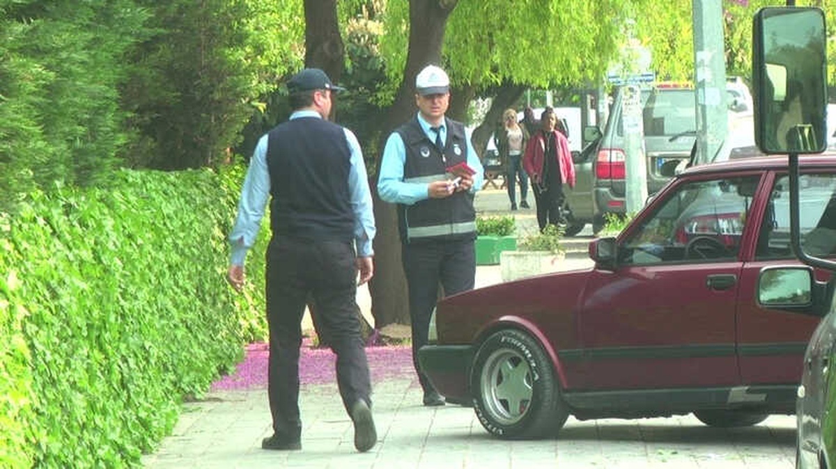 Zabıta Ekiplerinden Kaldırama Parka Geçit Yok