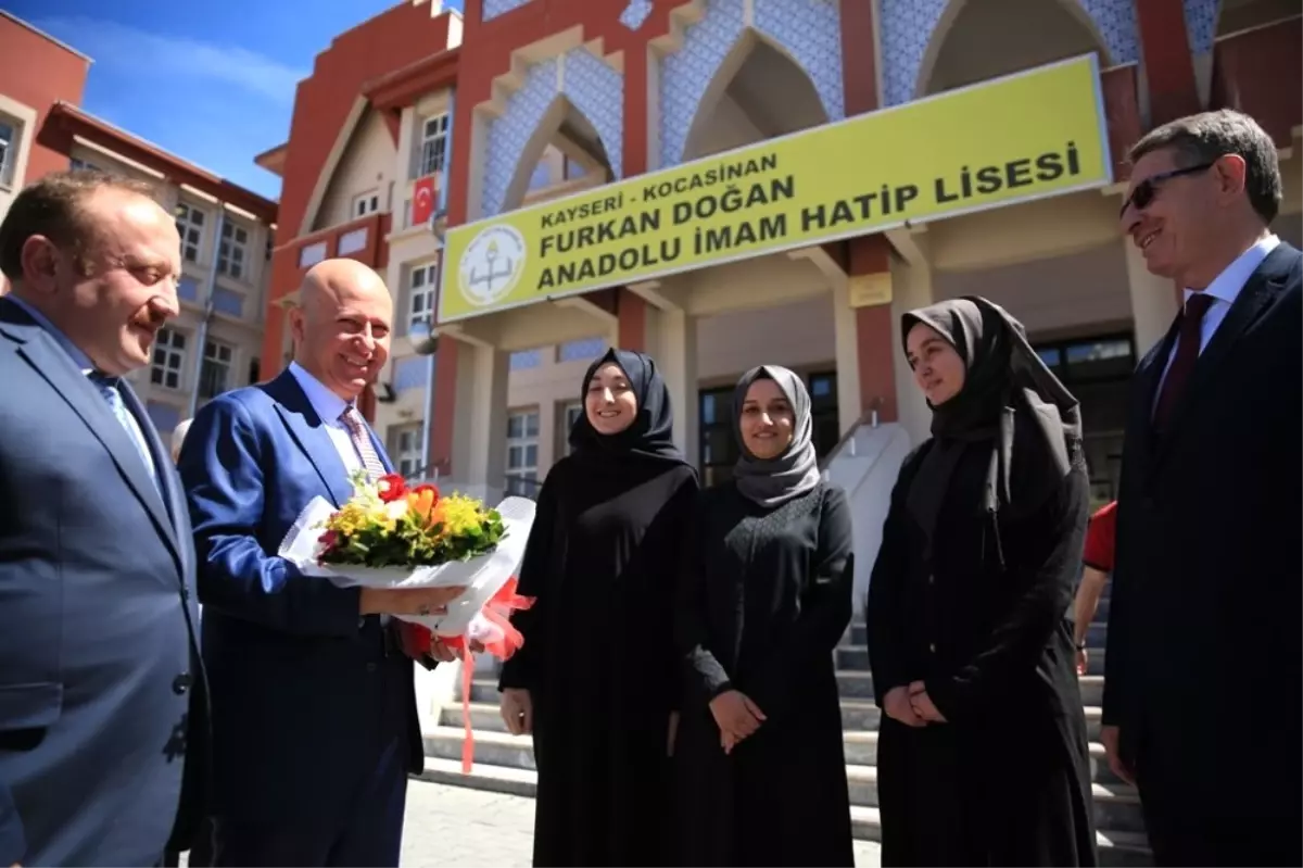 Başkan Çolakbayrakdar Liseli Gençlerle Bir Araya Geldi