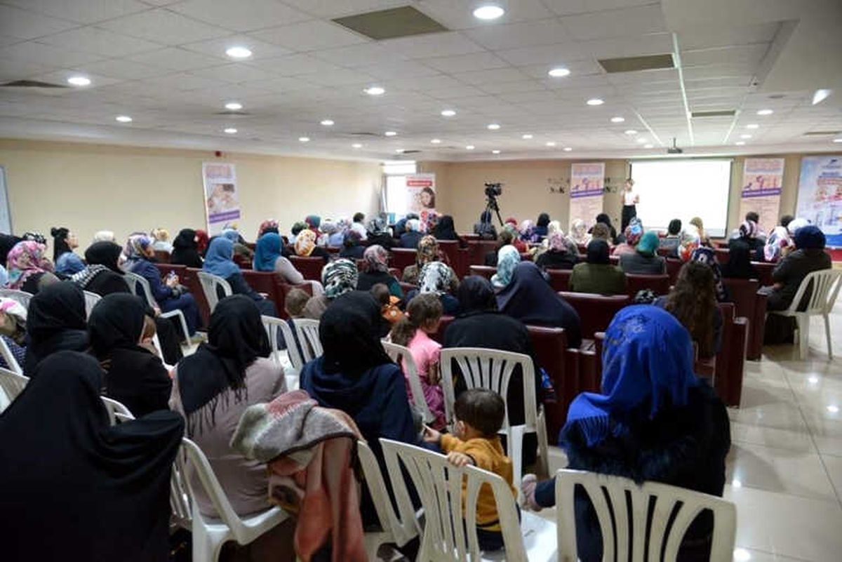 Danışmentgazi Sosyal Tesislerinde Suriyeli Hanımlara Anne-çocuk Semineri