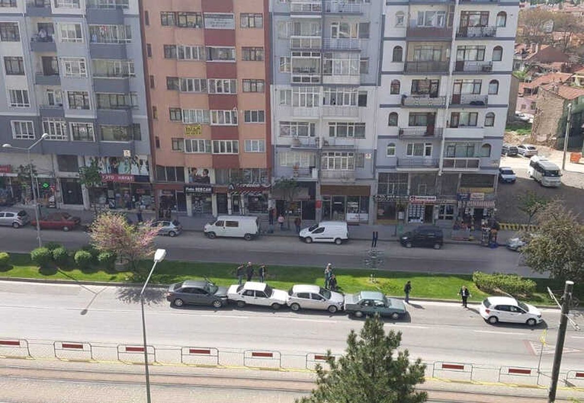 Eskişehir\'de 4 Araç Birbirine Girdi