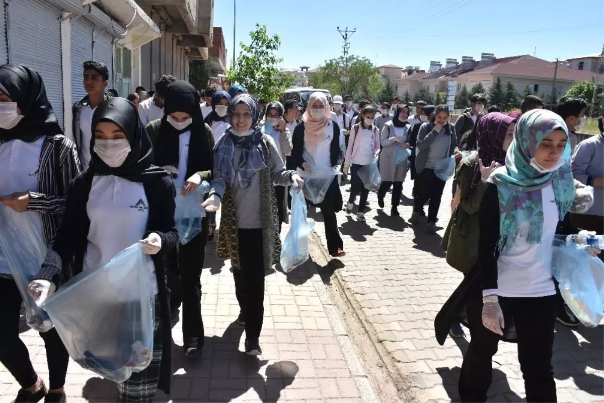 Kahta Fen Lisesi Çevre Temizliğine Dikkat Çekti