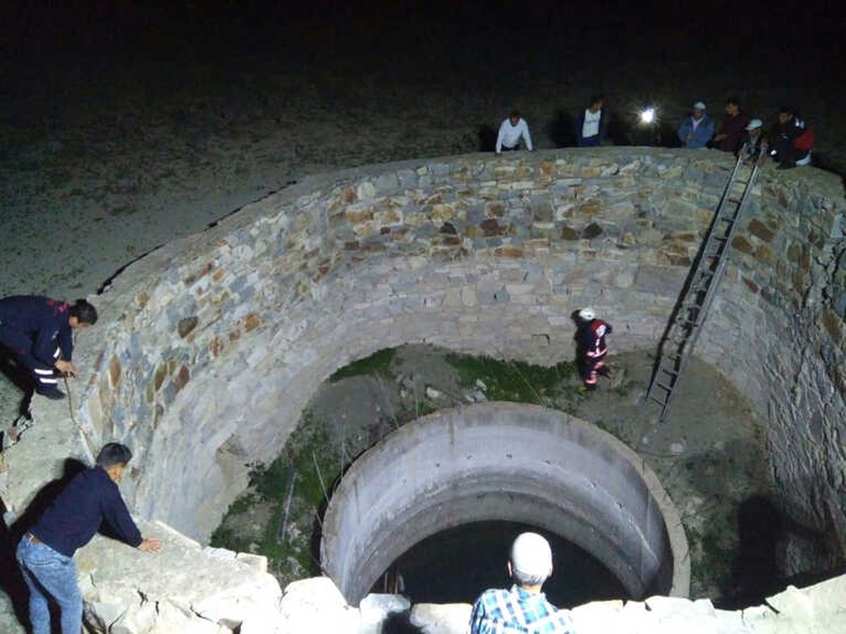 Mahsur Kalan Keçiyi İtfaiye Kurtardı