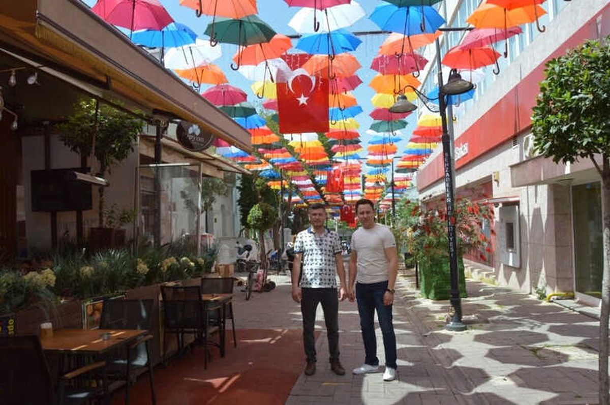 Manisa\'da Şemsiyeli Sokak Yenilendi