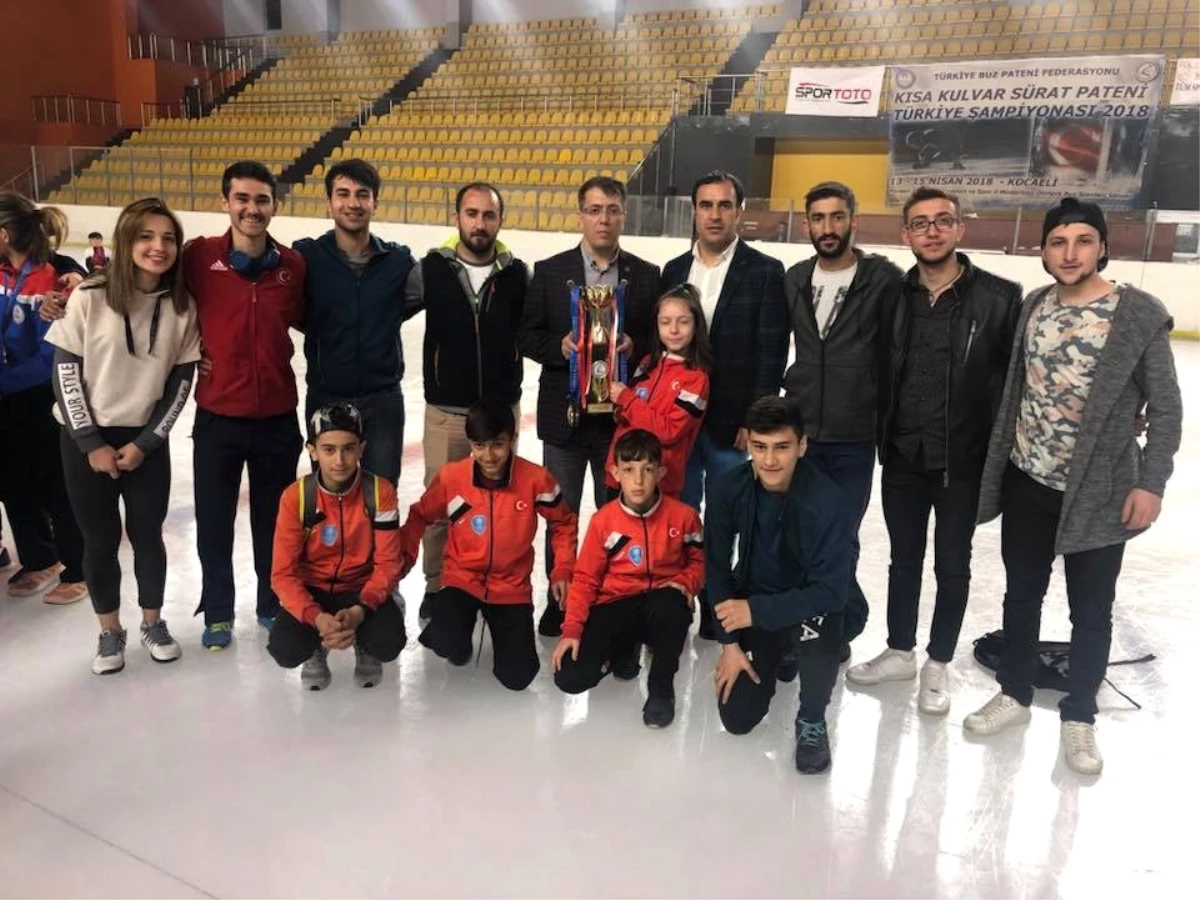 Palandöken Belediyesi Short Track Sporcuları Türkiye\'de Bir Numara
