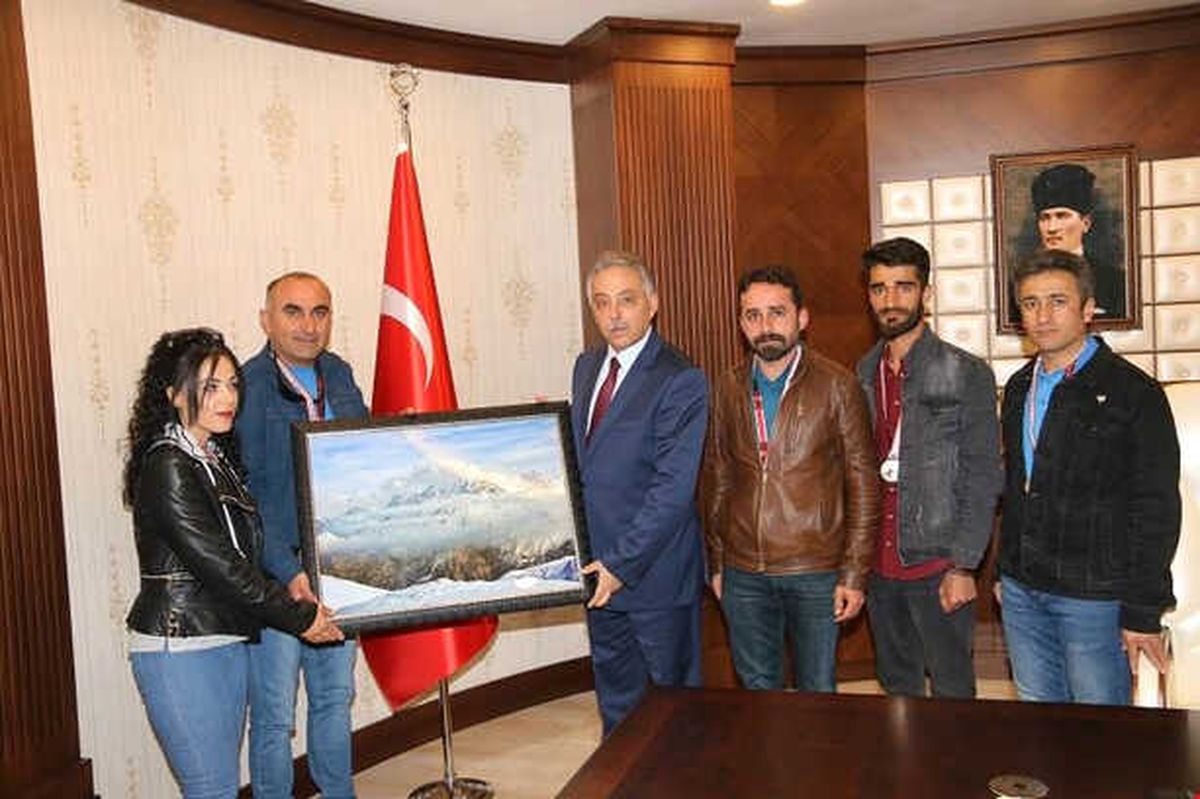 Rafting Şampiyonlarından Vali Toprak\'a Ziyaret