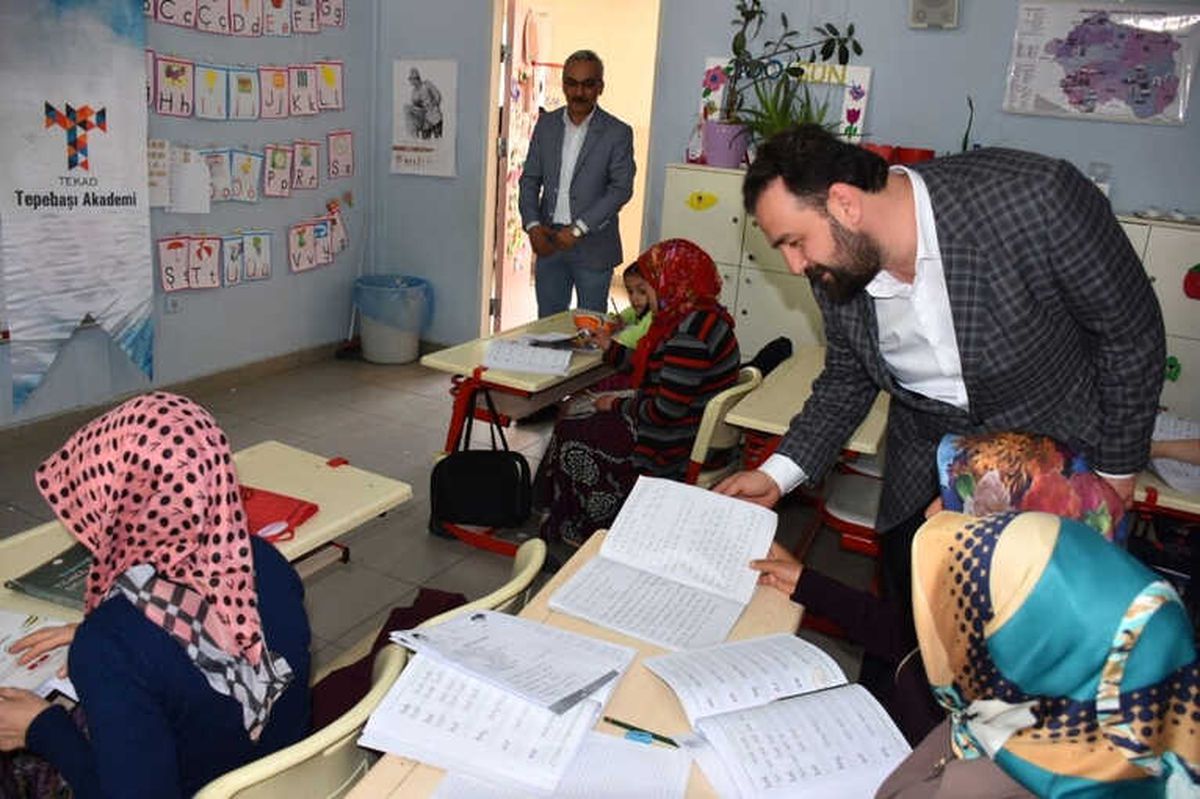 Tepebaşı Akademi Derneği\'nden Okuma Yazma Seferberliğine Destek