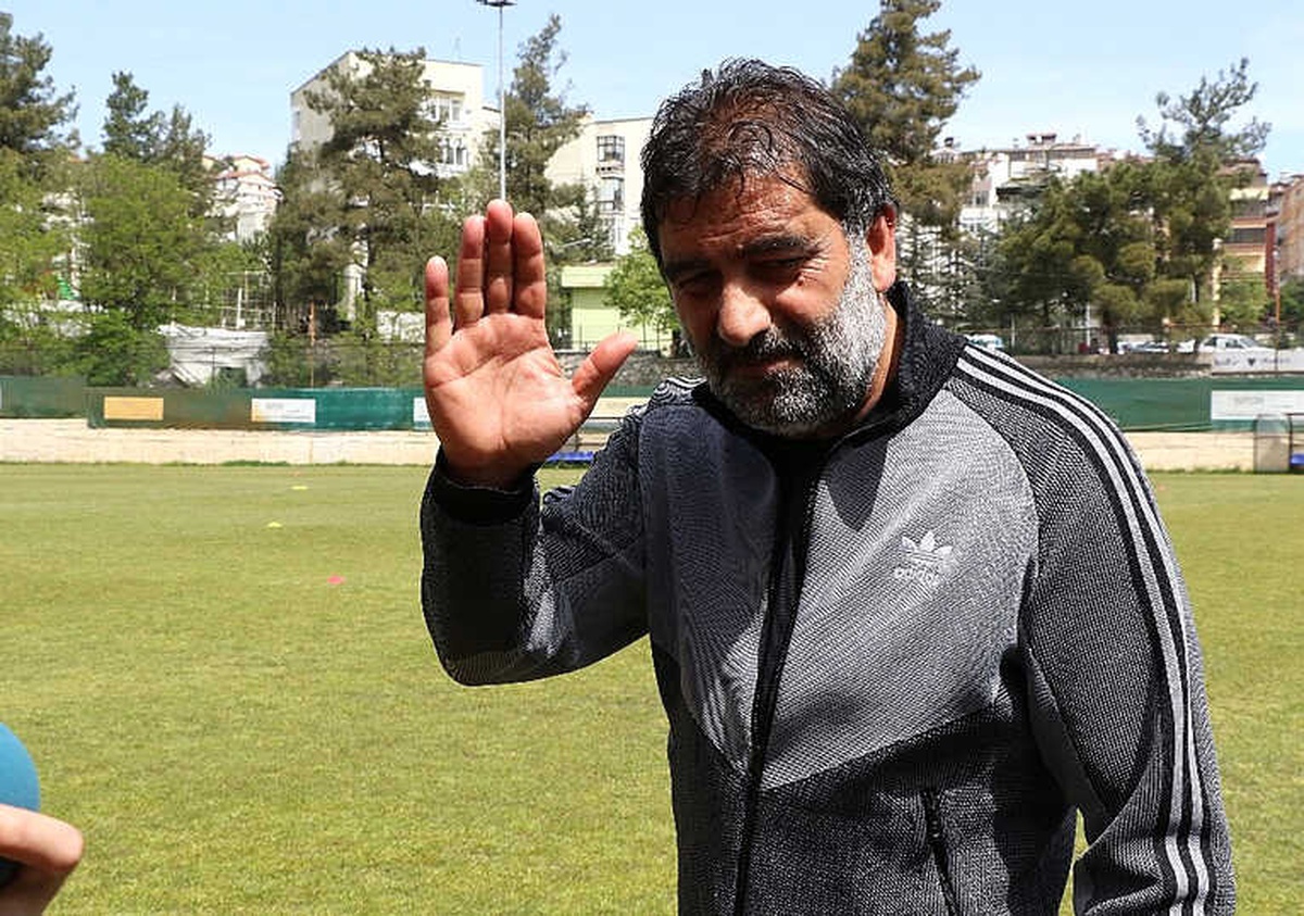 Ünal Karaman: "Gelecek Senenin Takımı Hazır Değil"
