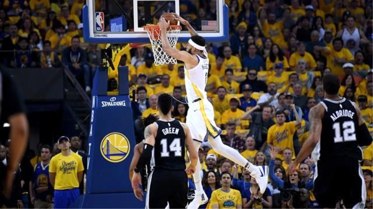 Warriors\'tan Playoff Serisine Rahat Başlangıç