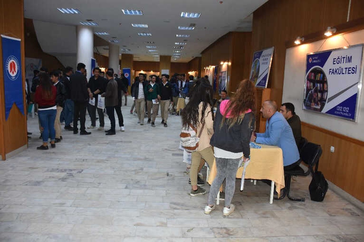 Yüksekova\'da "Tanıtım ve Kariyer Günleri" Etkinliği