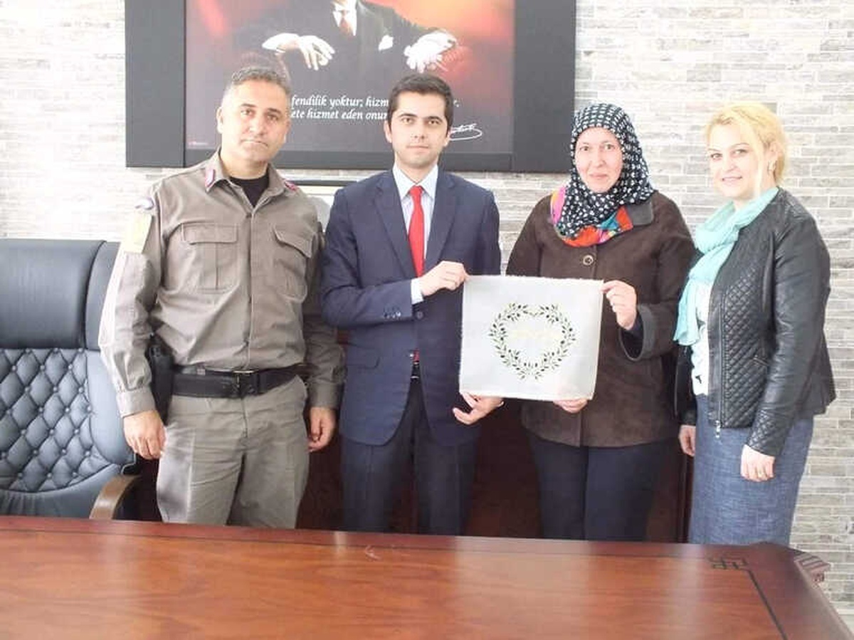 Aslanapa Halk Eğitim Merkezi Müdürlüğü\'nden Örnek Davranış