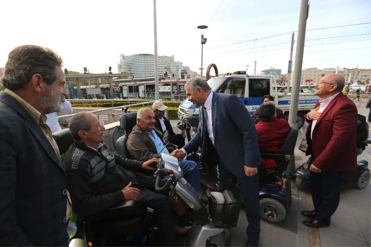 Başkan Çelik Esnaf ve Vatandaşlarla Birlikte