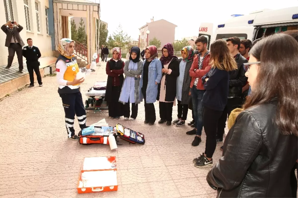 Bayburt Üniversitesi Öğrencilerine Uygulamalı Eğitim ve Seminer Verildi