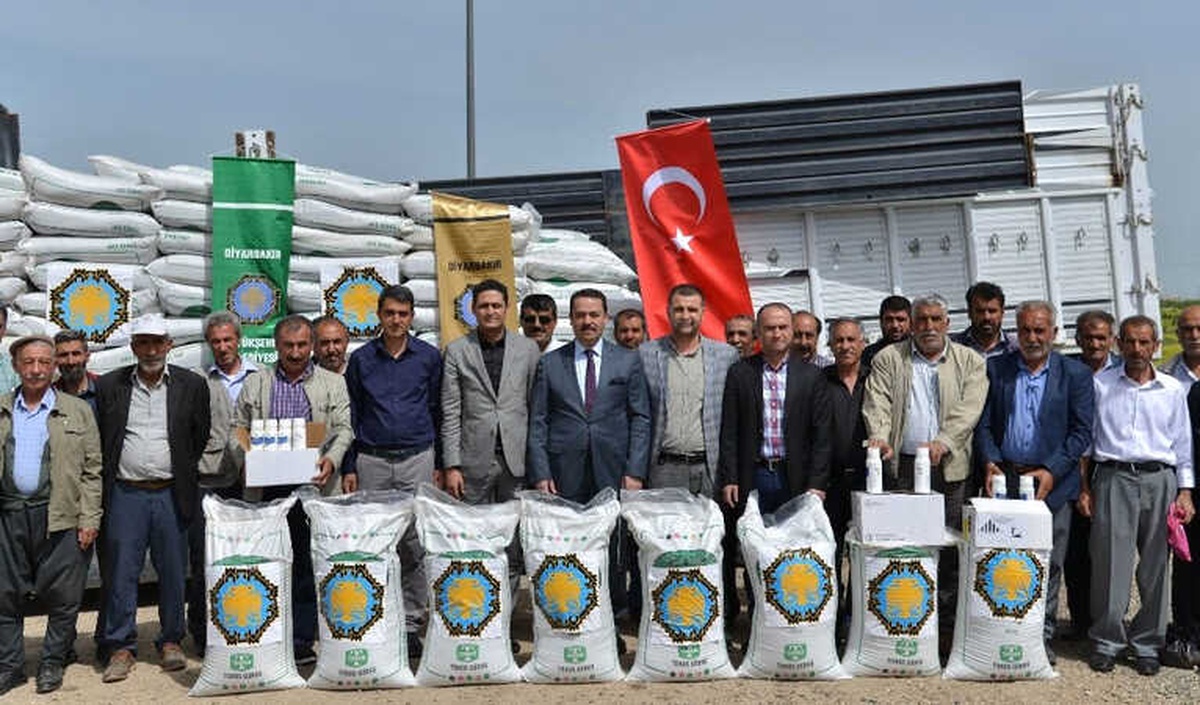 Büyükşehir Belediyesinden Çiftçilere Gübre Desteği