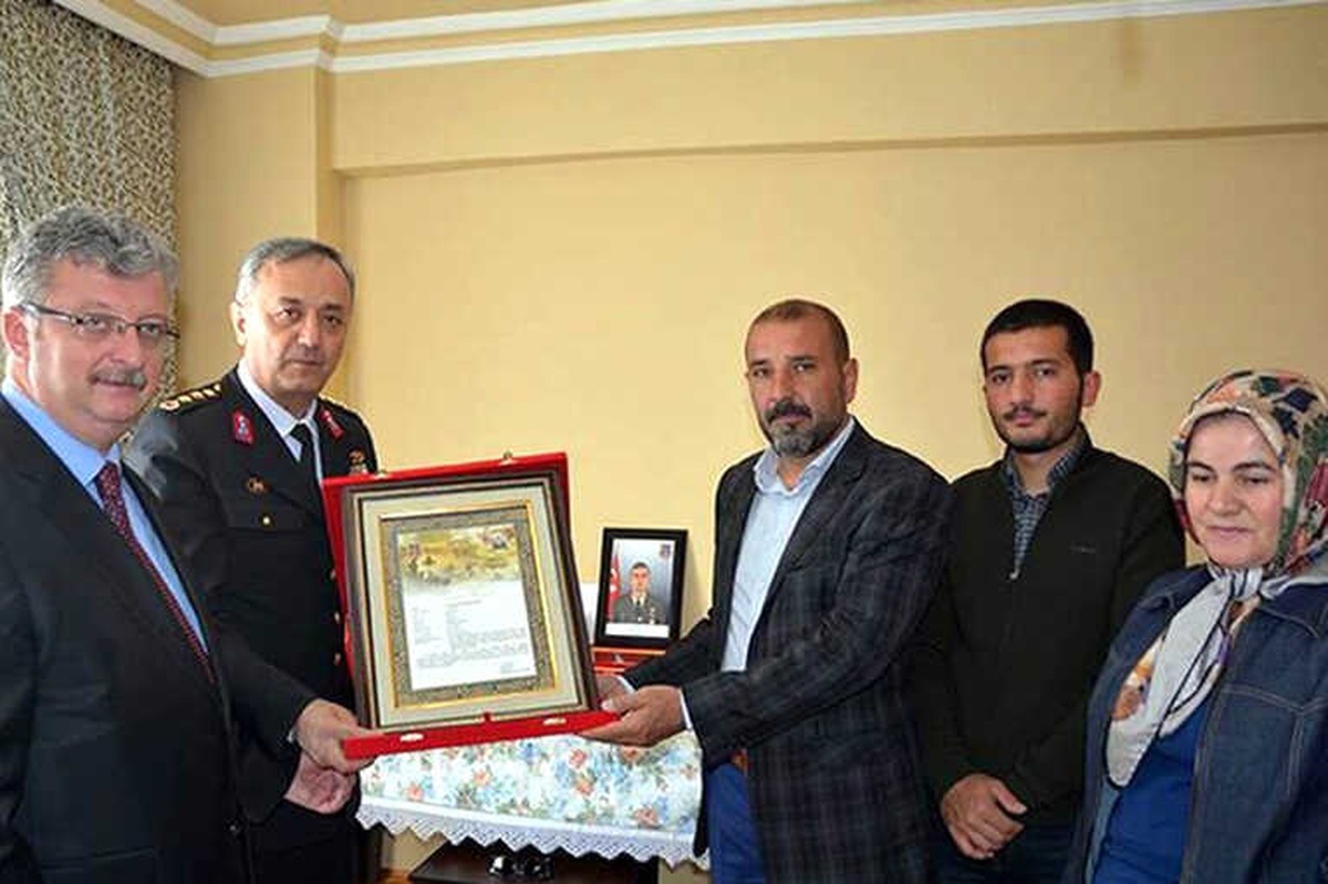 Ereğli\'de Şehit Ailesine Şehadet Belgesi Verildi