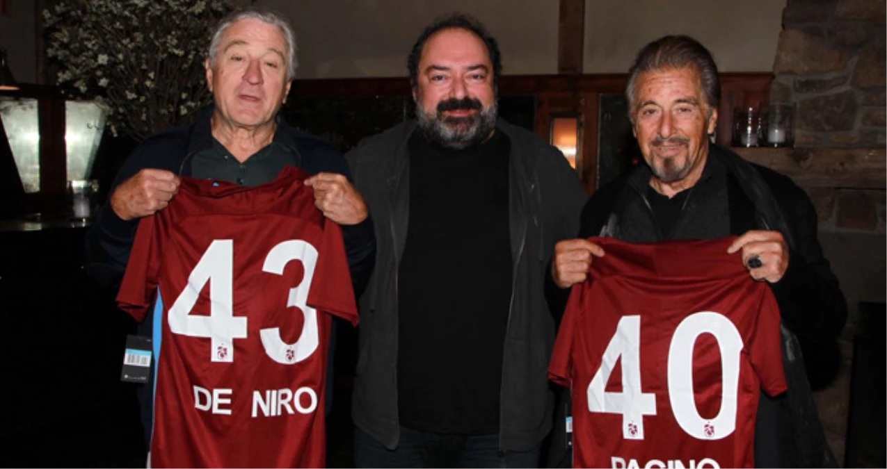 Eski Trabzonsporlu Yönetici, de Niro ve Al Pacino\'ya Trabzon Forması Verdi