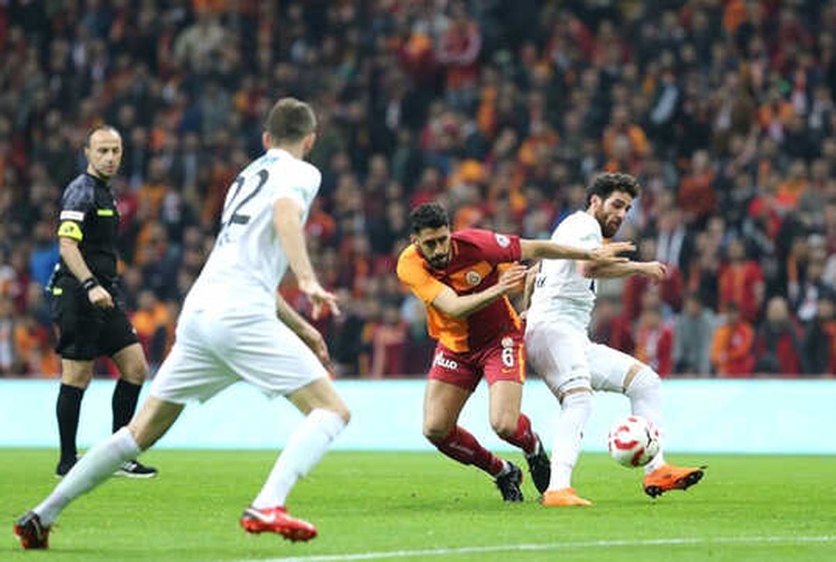 Galatasaray\'a Kendi Sahasında Soğuk Duş