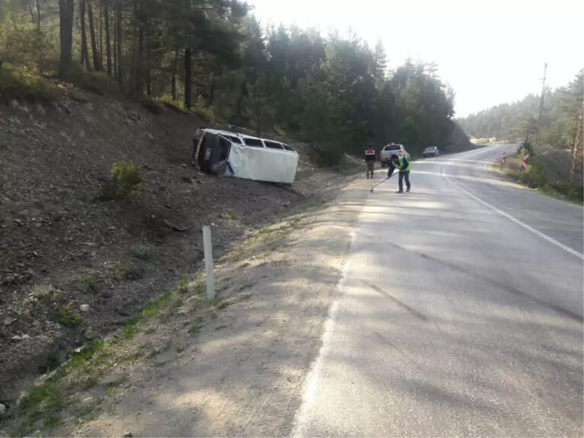 İşçileri Taşıyan Minibüs Devrildi: 10 Yaralı