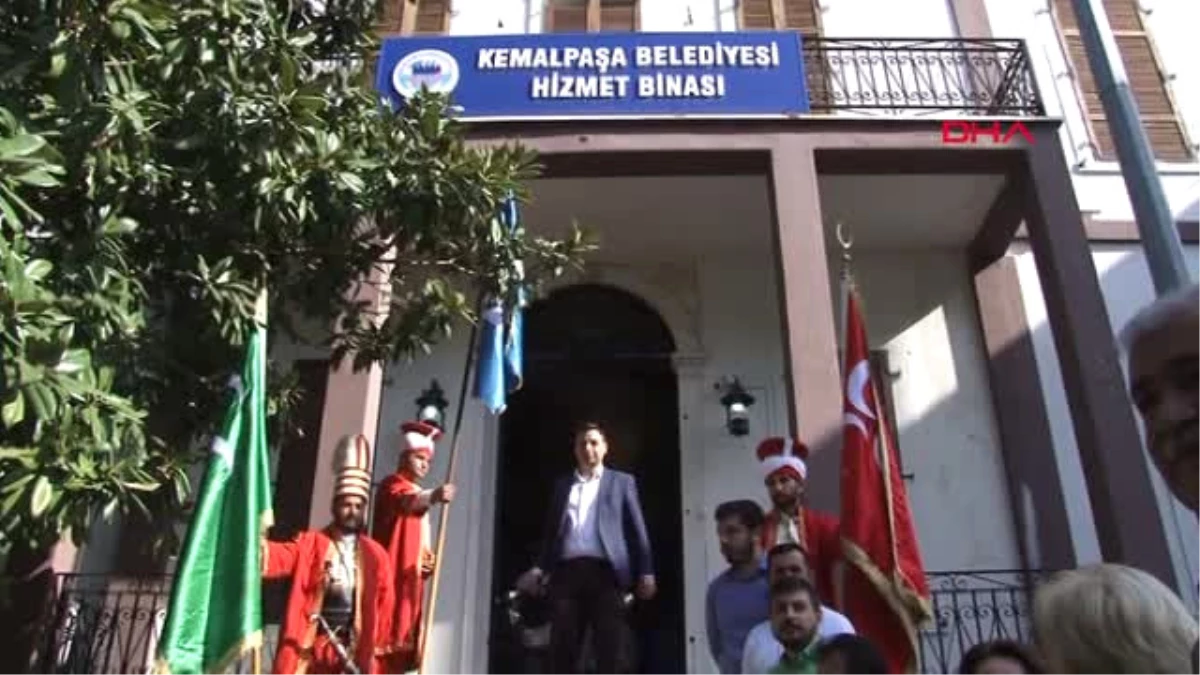 İzmir-Milli Eğitim Bakanı Yılmaz, İzmir\'de Arnavut Bakan ile Görüştü