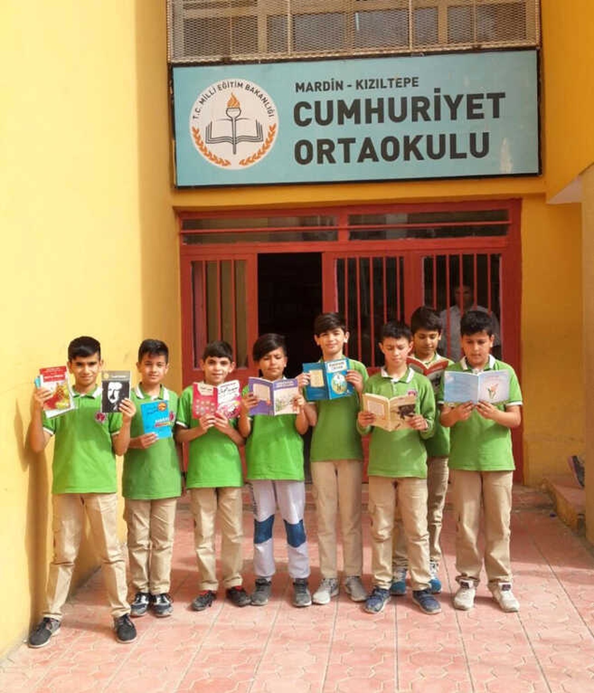 Keşan Belediyesinin Gönderdiği Kitaplar Kızıltepe\'ye Ulaştı