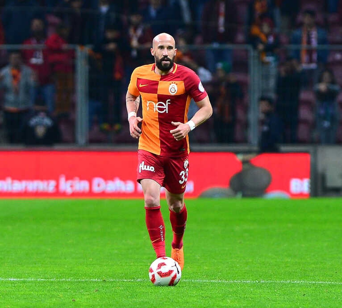 Latovlevici\'ye Tribünlerden Büyük Tepki