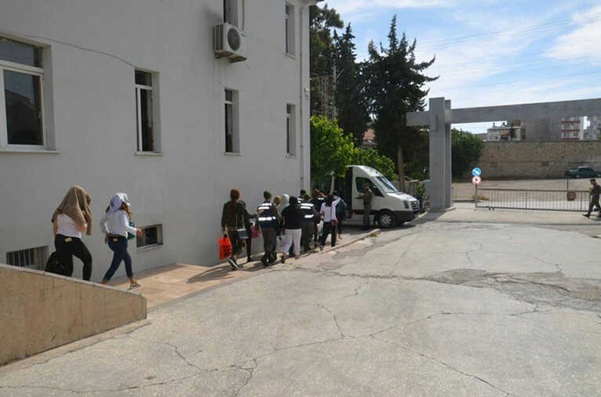 Mut\'ta Yabancı Uyruklu 10 Kadın Yakalandı