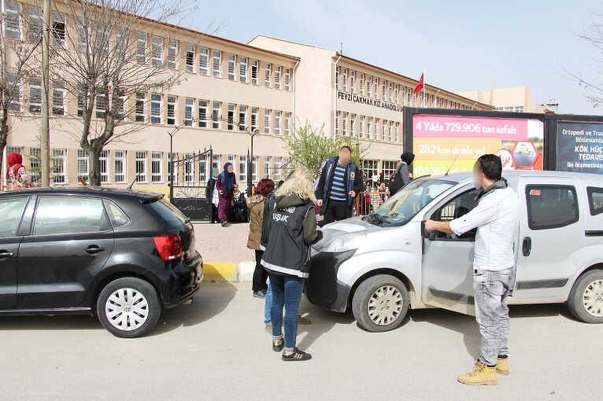 Narko 64 Devriyeleri Okul Önlerinde Kuş Uçurtmuyor