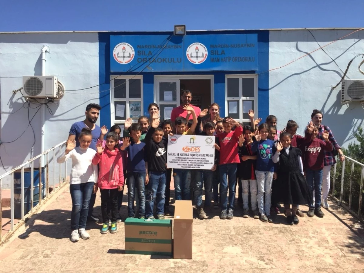 Nusaybin Belediyesi Okullara Bilgisayar Dağıttı