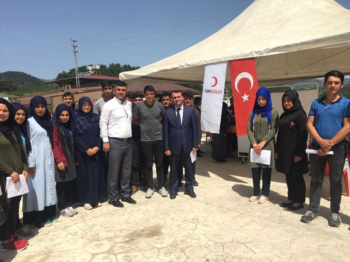 Öğrencilerden Mehmetçik\'e Kan Bağışı
