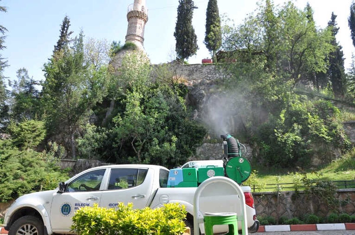 Osmanlı Padişahları Tarih Şeridi\'nde İlaçlama Yapıldı
