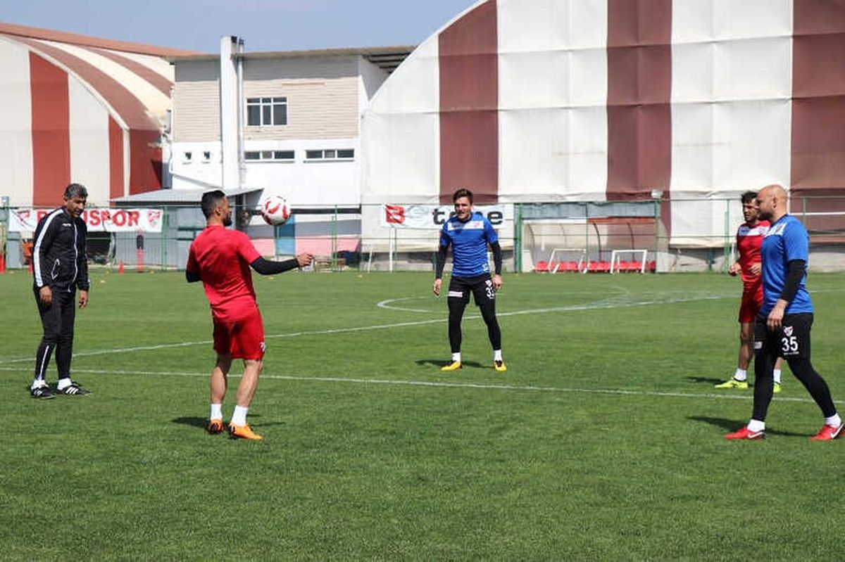 Sait Karafırtınalar: "İlk 6\'yı Garantilemek İçin Kazanmamız Gerek"
