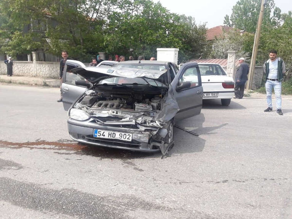 Sakarya\'da Trafik Kazası: 5 Yaralı