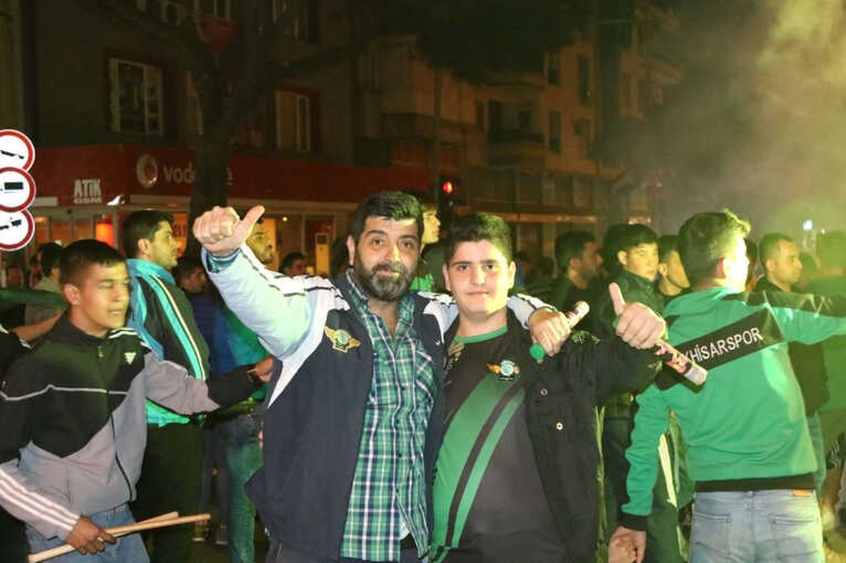 T.m. Akhisarspor, Final Heyecanını Sokaklara Taşıdı
