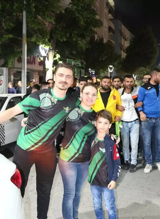 T.m. Akhisarspor, Final Heyecanını Sokaklara Taşıdı Son Dakika Spor