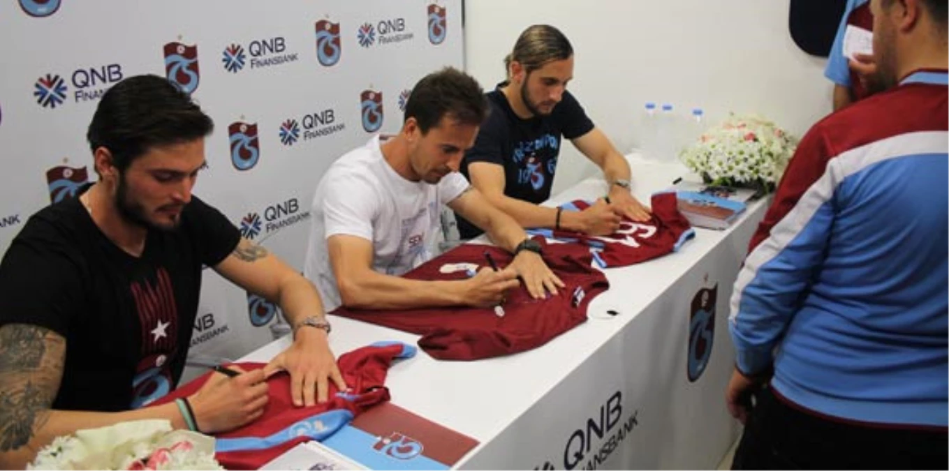 Trabzonspor\'da Okay, Yusuf ve Pereira İmza Gününe Katıldı